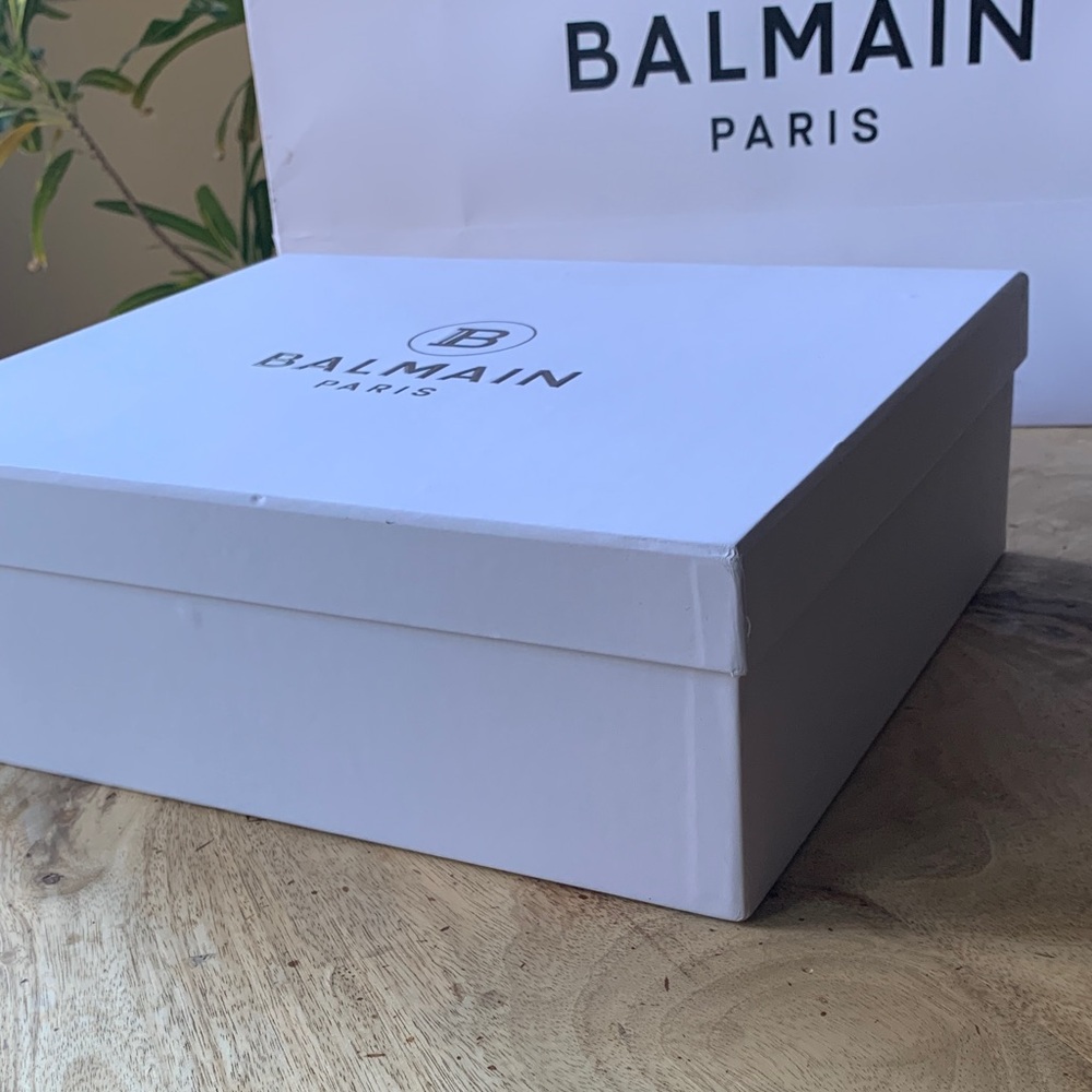 Balmain Classic White Gift Box - Picture 5 of 9